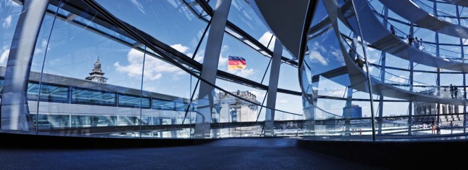 Die Kuppel und einer der Türme des Reichstagsgebäudes